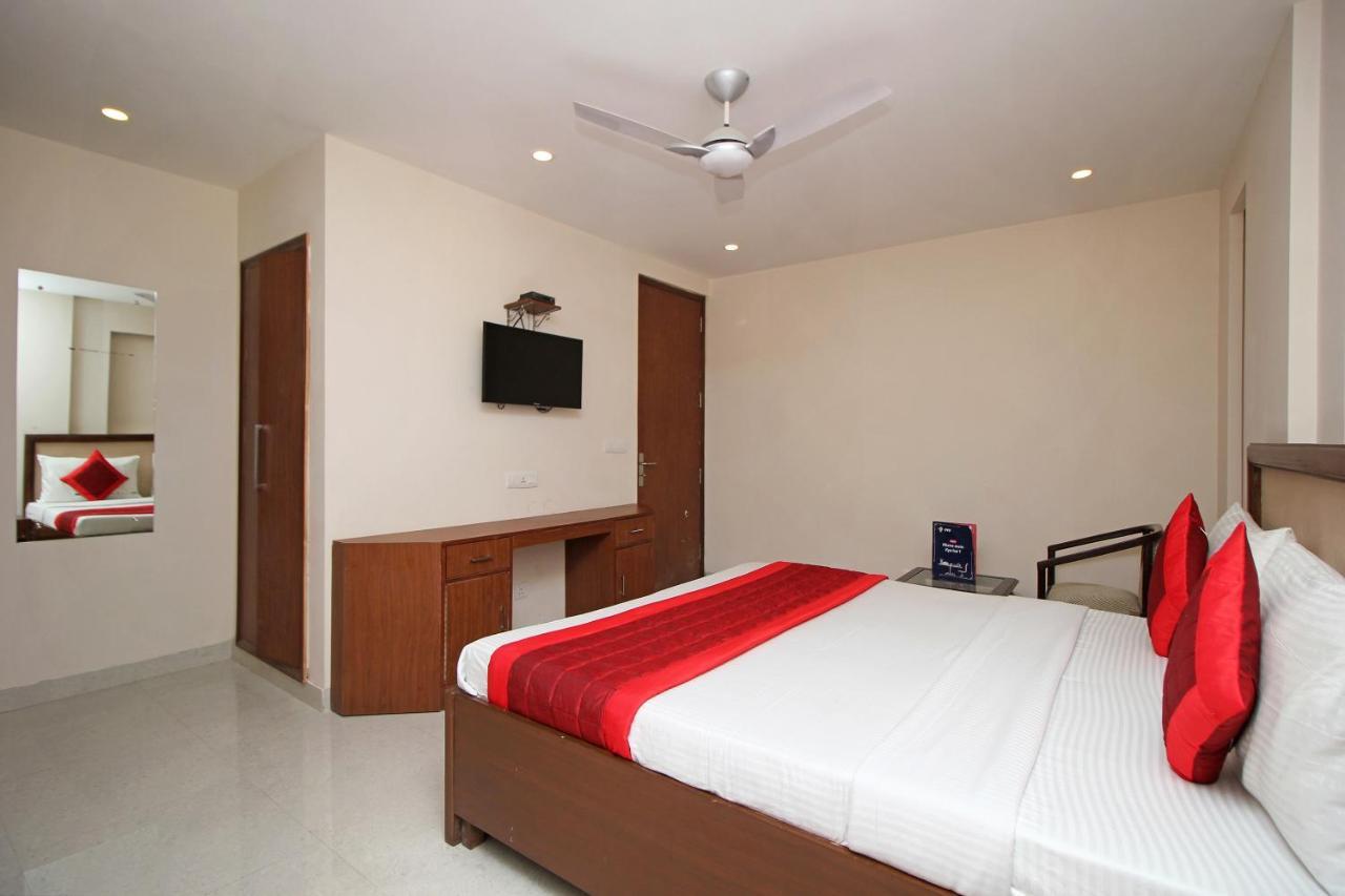 Oyo Hotel Blu Pebbles Near Delhi Airport นิวเดลี ภายนอก รูปภาพ