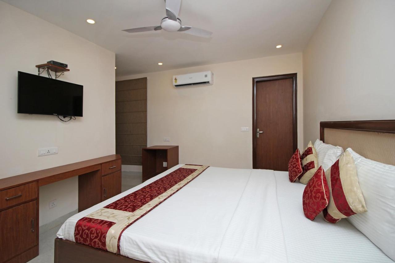 Oyo Hotel Blu Pebbles Near Delhi Airport นิวเดลี ภายนอก รูปภาพ